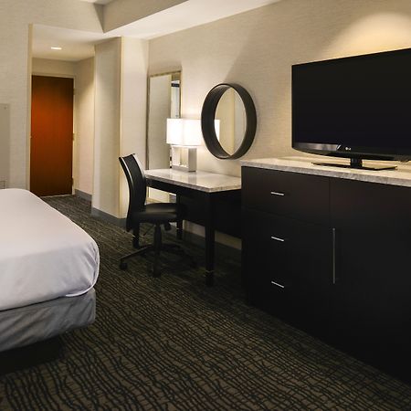 Crowne Plaza Springfield Convention Center By Ihg Hotel Exterior foto